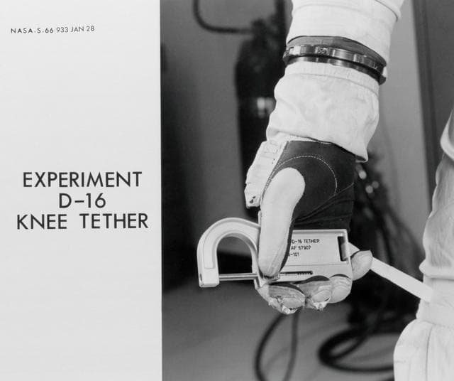 NASA image: GEMINI-TITAN (GT)-11 - MISC. - EXPERIMENT D-16 - KNEE TETHER - MSC