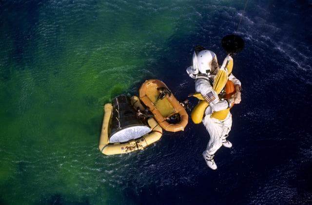 NASA image: GT-7 RECOVERY - BORMAN, FRANK  -  ASTRONAUT - MISC.