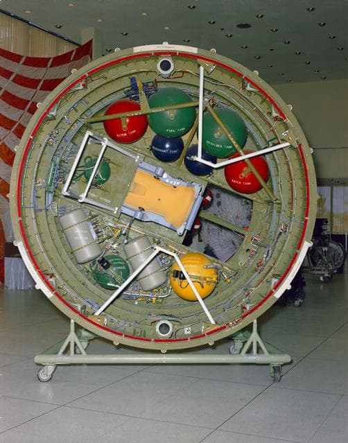 NASA image: GEMINI-TITAN (GT)-9 - MOCKUP - ADAPTER EQUIPMENT SECTION - FUEL CELL - MSC