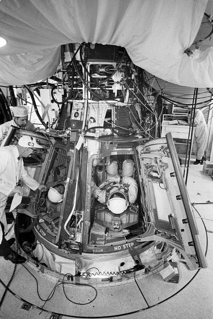 NASA image: GORDON, RICHARD F., ASTRONAUT - TRAINING - GEMINI-TITAN (GT)-8 SIMULATION - BACKUP IN SPACECRAFT (S/C) - CAPE