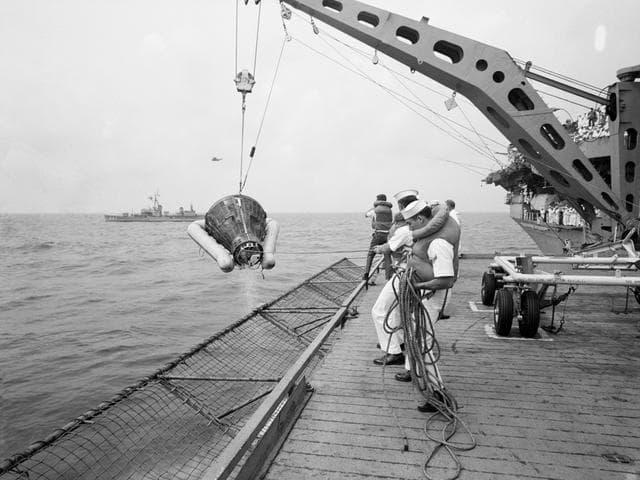 NASA image: GEMINI-TITAN (GT)-9A - RECOVERY - SPACECRAFT (S/C) HOISTED ABOARD - ATLANTIC