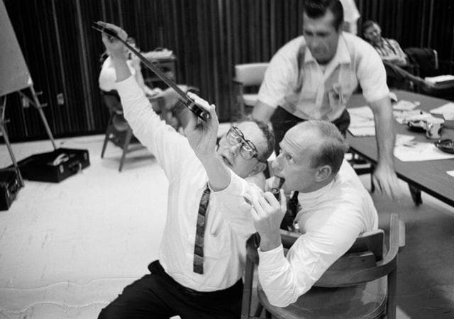 NASA image: GORDON, RICHARD F., ASTRONAUT - GEMINI-TITAN (GT)-11 - EXPERIMENTS BRIEFING - MSC