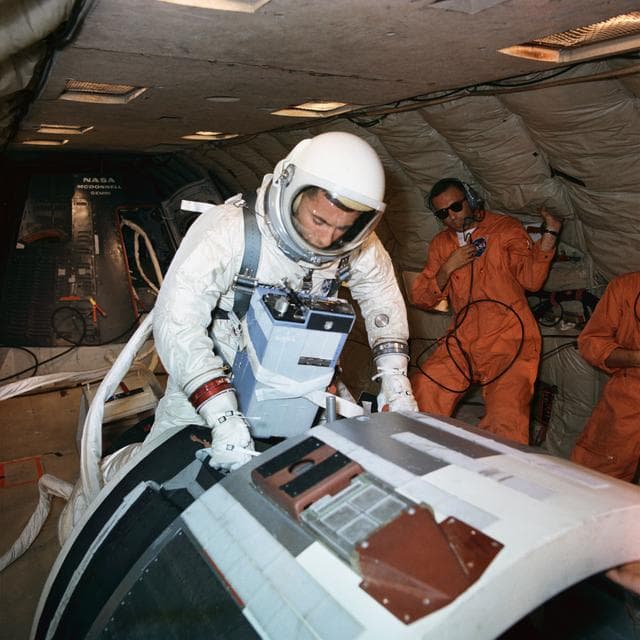 NASA image: GEMINI-TITAN (GT)-11 - EXTRA-VEHICULAR ACTIVITY (EVA) - ASTRONAUT WILLIAM A. ANDERS - TRAINING - PATRICK AFB (PAFB), FL
