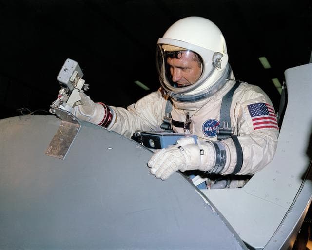 NASA image: GORDON, RICHARD F., ASTRONAUT - TRAINING - EXTRAVEHICULAR ACTIVITY (EVA) - GEMINI-TITAN (GT)-11 - CAPE