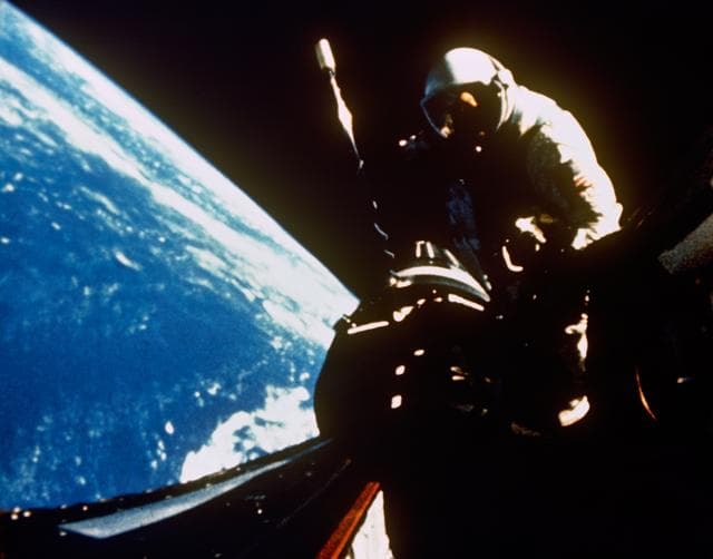 NASA image: GT-11 - EARTH SKY - EVA