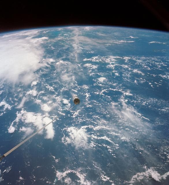 NASA image: GEMINI-TITAN (GT)-11 - EARTH SKY - AGENA TETHERED - OUTER SPACE