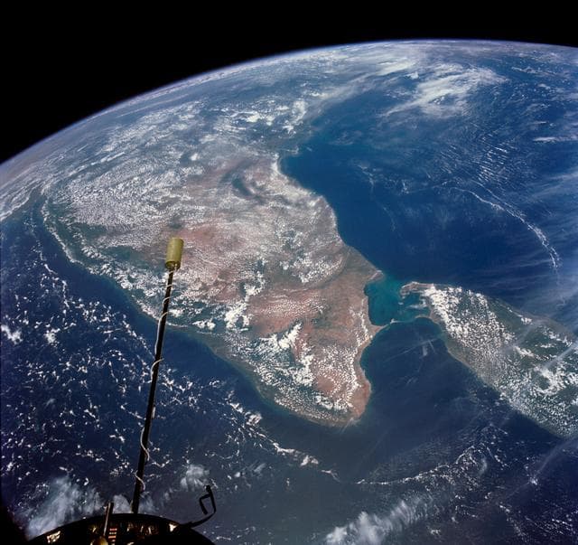 NASA image: GEMINI-TITAN (GT-11) - EARTH SKY - OUTER SPACE