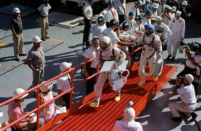 NASA image: PRELAUNCH - GEMINI-TITAN (GT)-12 - WALK UP RAMP - CAPE