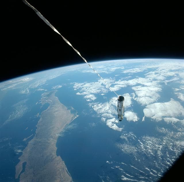 NASA image: GEMINI-TITAN (GT)-12 - EARTH SKY - AGENA ON TETHER - OUTER SPACE