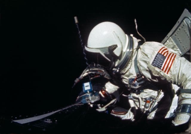 NASA image: GEMINI-TITAN (GT)-12 - EARTH SKY - EXTRAVEHICULAR ACTIVITY (EVA) - OUTER SPACE
