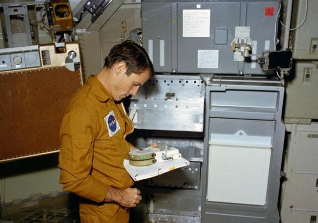 NASA image: SKYLAB (SL)-4 - CREW TRAINING (ORBITAL WORKSTATION [OWS]) - JSC