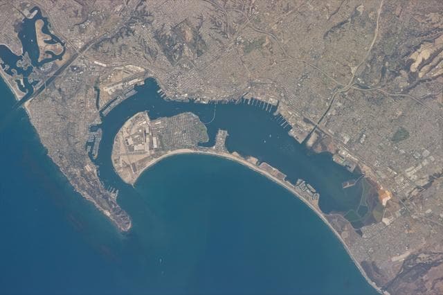 NASA image: Earth observations taken from shuttle Columbia during STS-73 mission