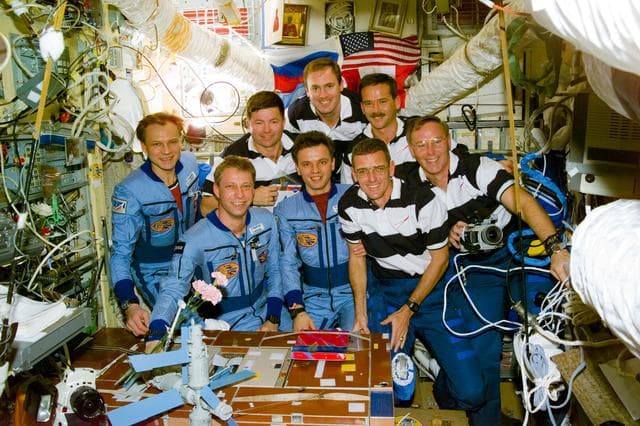 NASA image: Candid views of STS-74 and Mir 20 crewmembers