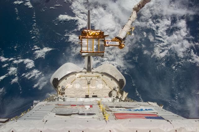 NASA image: SPARTAN satellite on RMS arm above Endeavour's payload bay
