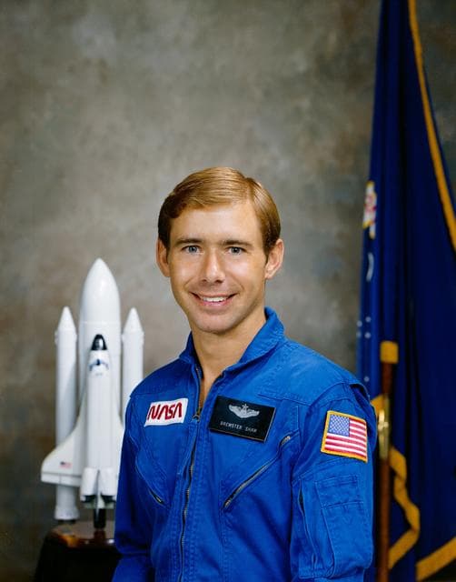 NASA image: PORTRAIT - GIBSON, ROBERT L.