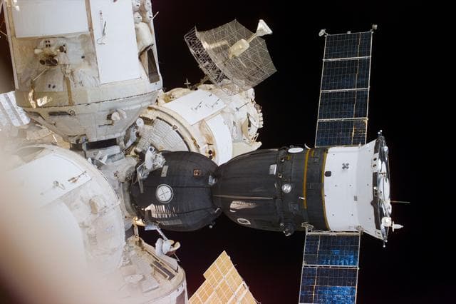 NASA image: Survey views of the Mir space station