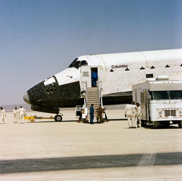 NASA image: LANDING (CREW ACTIVITIES) - STS-1 - EDWARDS AFB (EAFB), CA