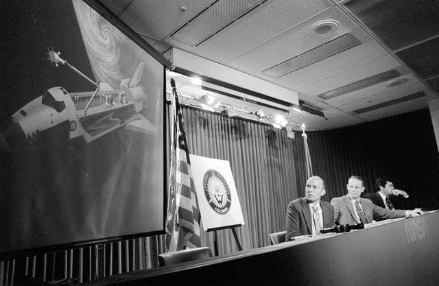 Pre-STS-3 press conference held at the JSC public affairs facility