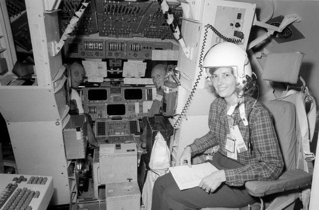 NASA image: CREW TRAINING (SHUTTLE MISSION SIMULATOR [SMS]) - STS-3 - JSC