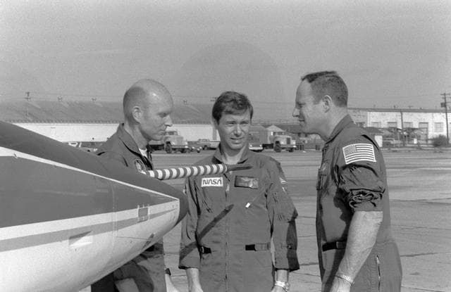 NASA image: PREFLIGHT (DEPARTURE) - STS-2 - ELLINGTON AFB (EAFB), TX