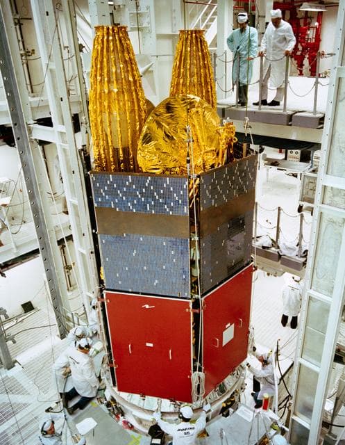 NASA image: STS-6 - PREFLIGHT - PAYLOADS - SHUTTLE (TRACKING DATA & RELAY SATELLITE [TDRS]) - KSC