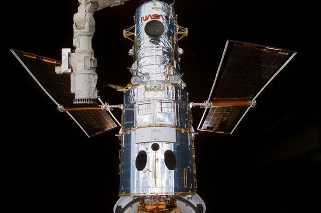 NASA image: HST,survey views of telescope after berthing