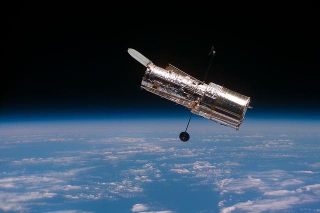 NASA image: HST,deployment of the telescope