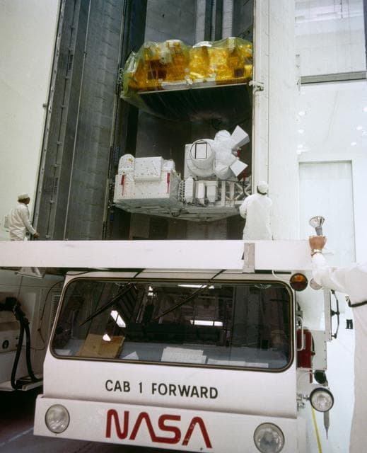 NASA image: SHUTTLE - PAYLOADS (STS-41G) - KSC