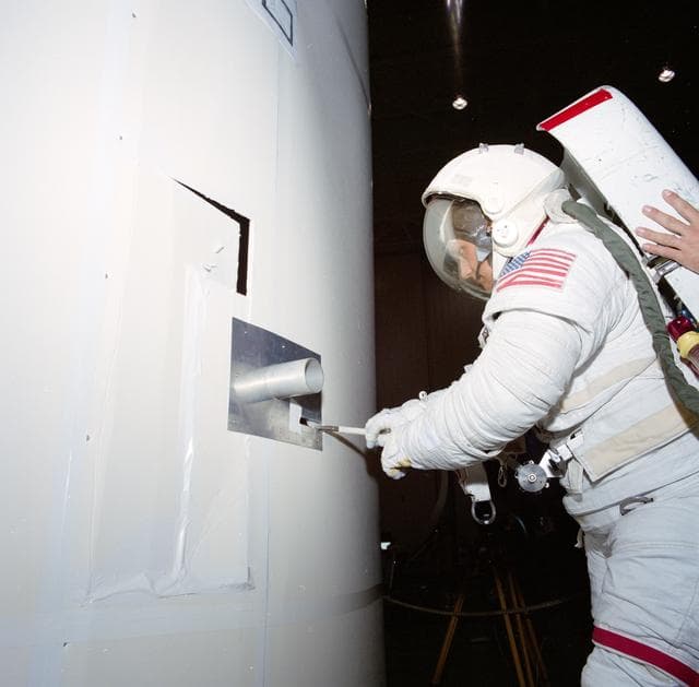 NASA image: Simulation - McCandless, Bruce (Syncom IV)