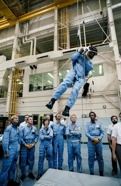 NASA image: CREW TRAINING (EGRESS) - STS-29/61A - JSC