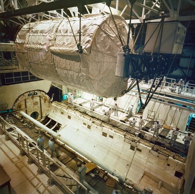 NASA image: CREW TRAINING (EXPERIMENTS) - STS-30/61A - KSC