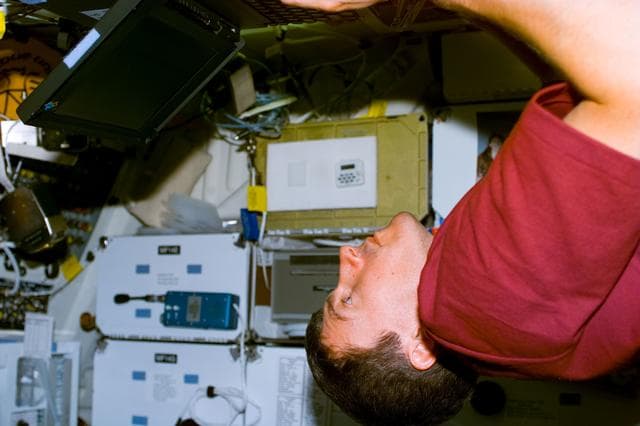 NASA image: Krikalev on middeck with laptop computer