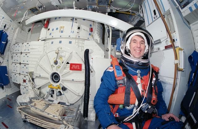 NASA image: STS-29 Discovery, OV-103, MS Springer on JSC crew compartment trainer middeck