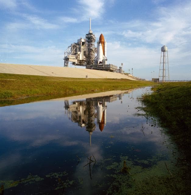 NASA image: STS-30 Atlantis, OV-104, nears KSC LC Pad 39B atop the crawler transporter
