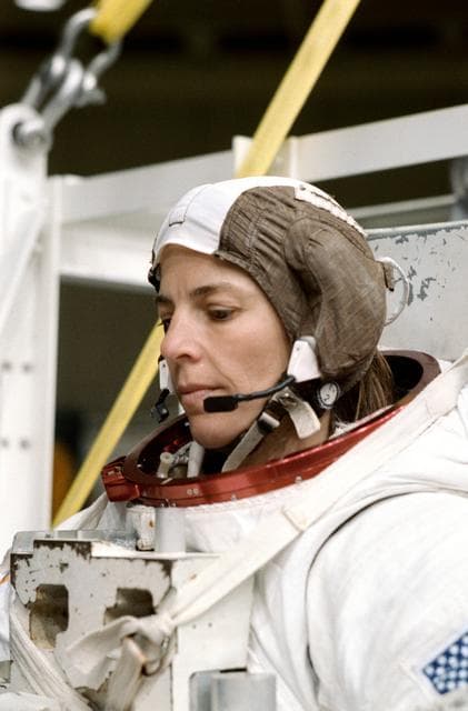 NASA image: STS-32 MS Dunbar looks at PLSS DCM prior to WETF exercises