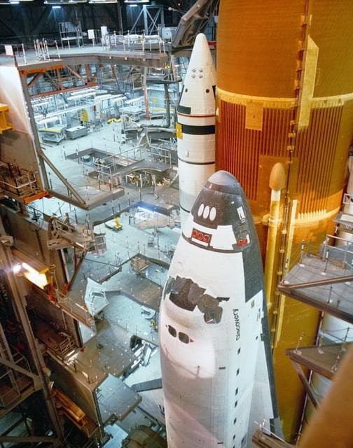 NASA image: STS-33 Discovery, OV-103, in KSC Vehicle Assembly Bldg after ET/SRB mating