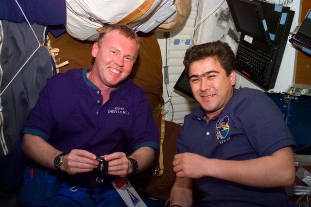 NASA image: Thomas and Sharipov on middeck