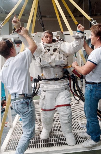 NASA image: STS-38 ASTRONAUT CREW MEMBERS MEADE AND SPRINGER SUITING UP FOR AND