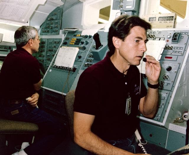 NASA image: STS-35 ASTRO-1 MS Parker and Payload Specialist Durrance train at MSFC