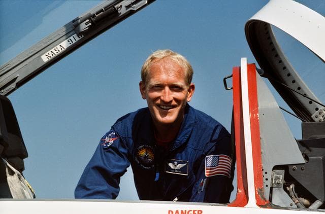 NASA image: STS-38 Mission Specialist Gemar climbs into T-38A cockpit at Ellington Field