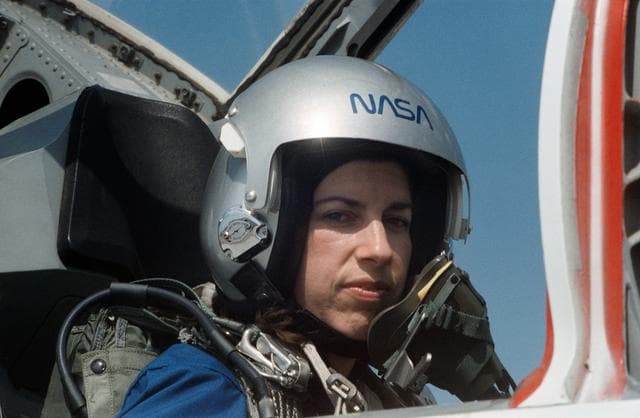 NASA image: Group 13, 1990 ASCAN Ochoa in T-38 cockpit during Ellington flight training