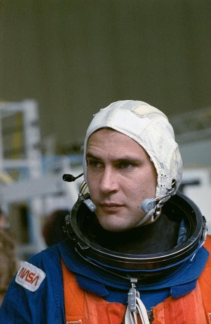 NASA image: STS-39 MS Hieb prepares for emergency egress exercises in JSC's WETF Bldg 29