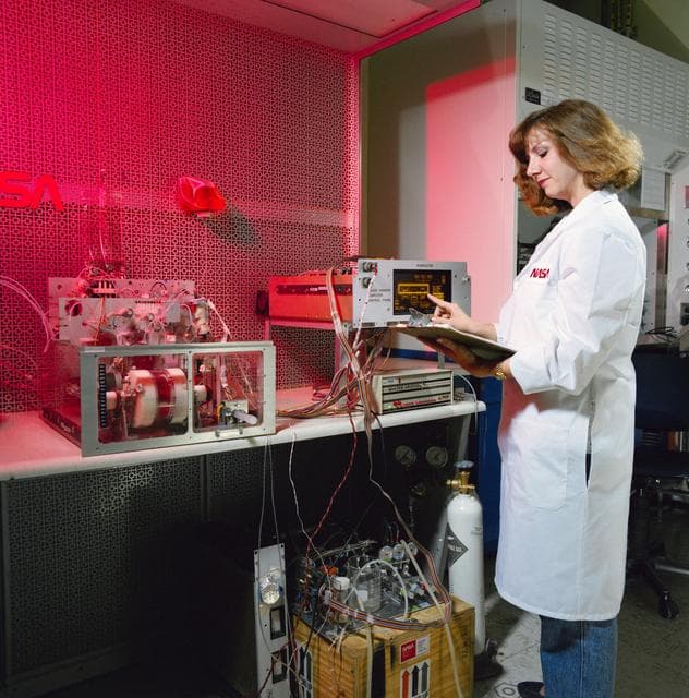 NASA image: JSC technician checks STS-44 DSO 316 bioreactor and rotating wall vessel hdwr