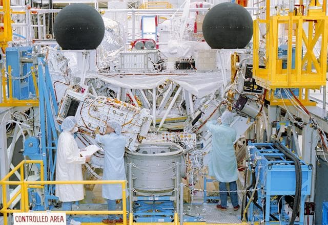 NASA image: STS-45 ATLAS-1 pallet and Igloo power unit mating in KSC O & C Bldg