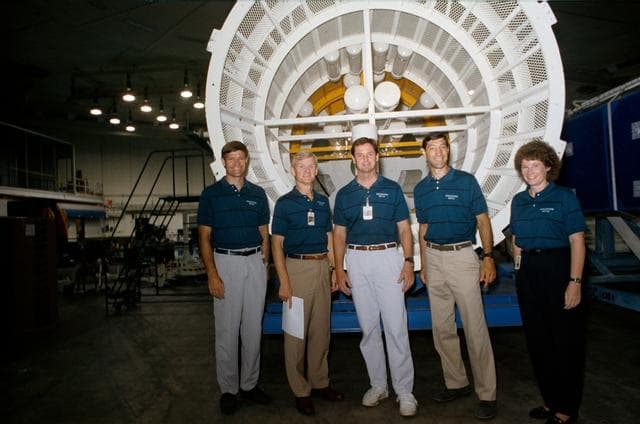 NASA image: STS-54 Endeavour, OV-105, crewmembers participate in WETF briefing at JSC