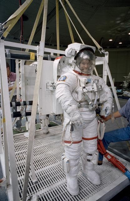 NASA image: STS-54 MS3 Helms, in EMU, on platform prior to underwater simulation at JSC