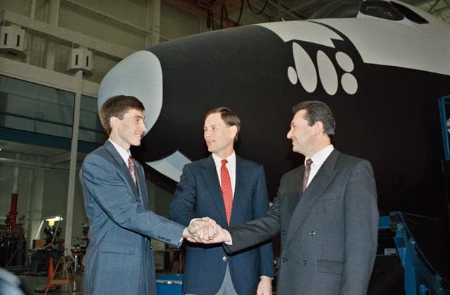 NASA image: Russian Cosmonauts to fly on STS-60 visit bldg 9