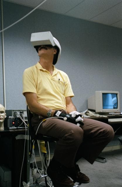 NASA image: STS-61 crew utilizing Virtual Reality in training for HST repair mission