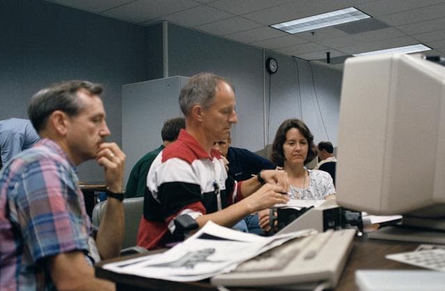 NASA image: STS-61 crew utilizing Virtual Reality in training for HST repair mission