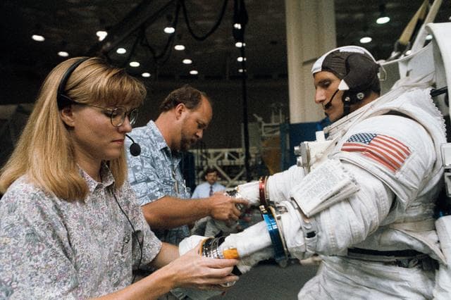 NASA image: STS-64 extravehicular activity training view
